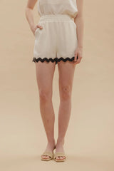 CONTRAST WAVY HEM SHORT